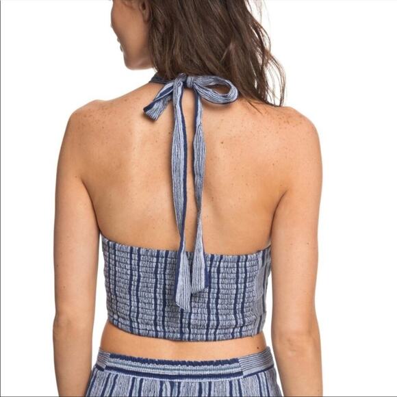 Roxy striped halter crop top with front cutout smocked back blue stripes sz Med - Picture 7 of 9